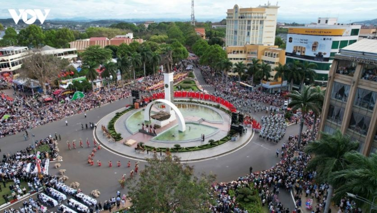  Tơdroăng ‘mot tơkŭm tíu pêi cheăng râ kong pơlê pro chiâng tơdroăng mơnhông nếo a Tây Nguyên