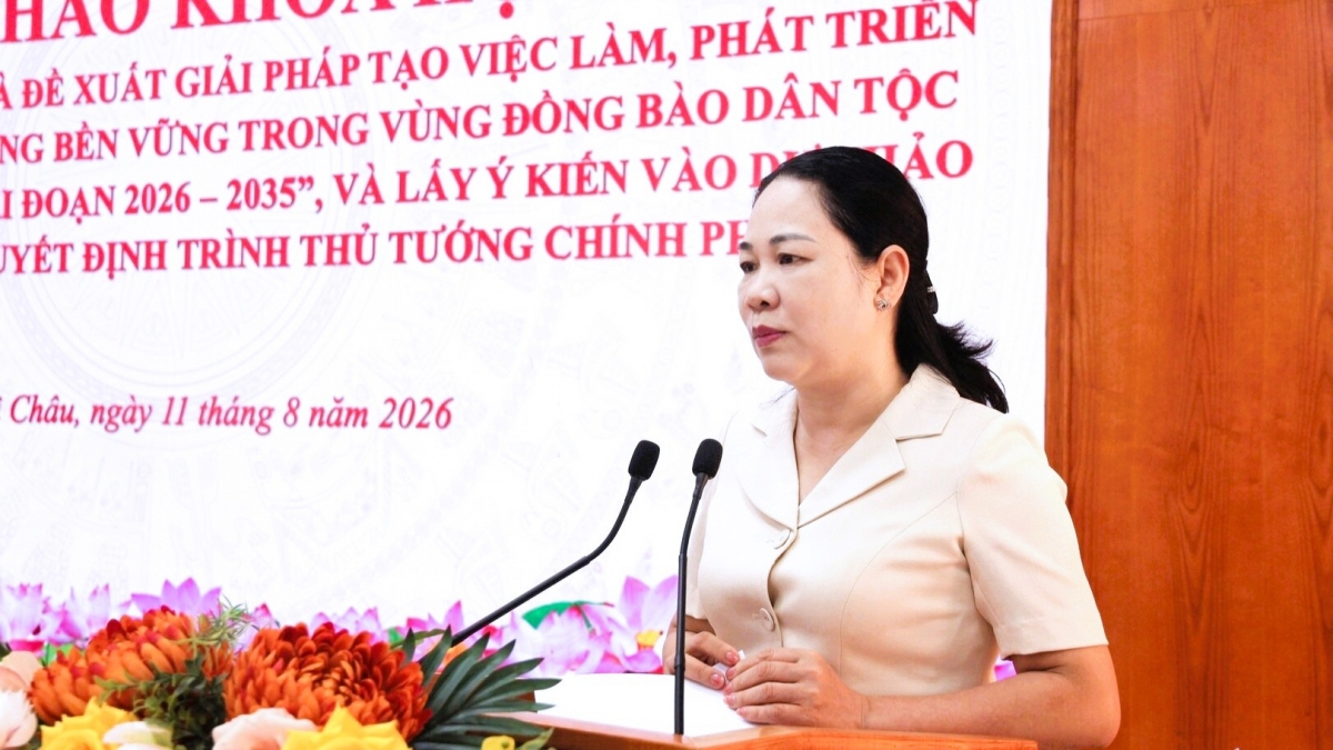 Thứ trưởng Bộ Dân tộc và Tôn giáo Nông Thị Hà phát biểu kết luận hội thảo. Ảnh: Trọng Bảo