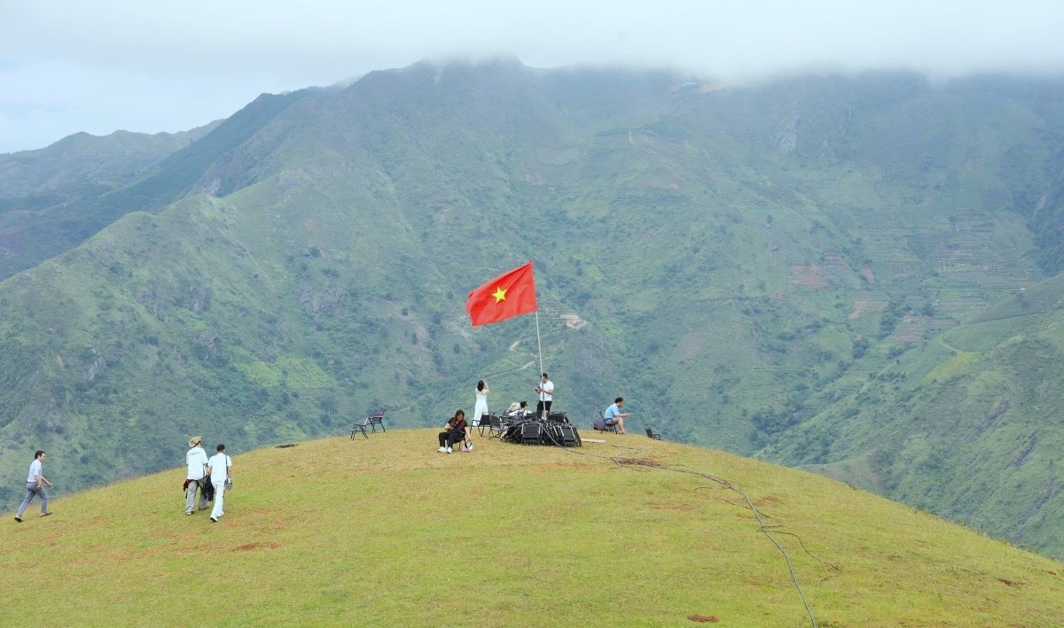 Những triền cỏ xanh mướt trên thảo nguyên Tà Xùa giữa những dãy núi trùng điệp của vùng Tây Bắc. Ảnh: Thế Hùng/VOV5
