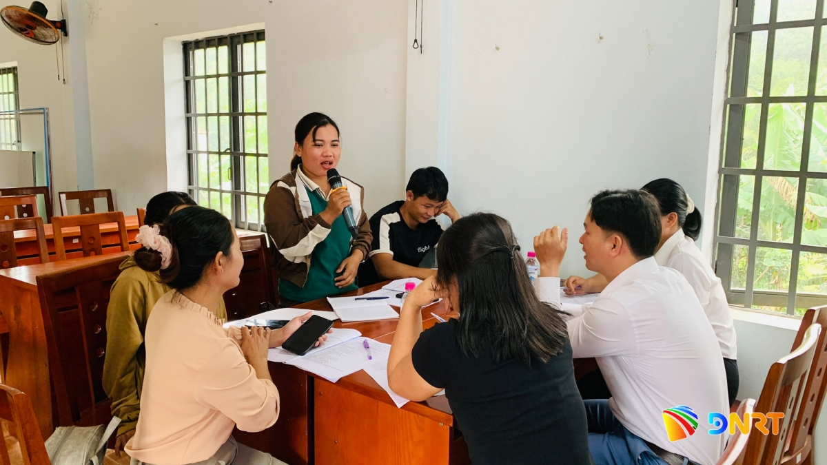 Học viên thảo luận xây dựng sản phẩm đặc trưng của đồng bào miền núi. Ảnh: NGỌC VY