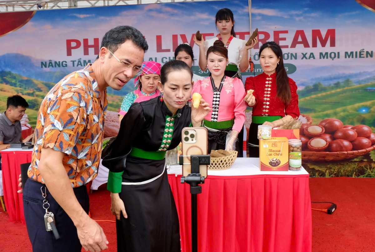 Tết Độc lập ở Than Uyên, Lai Châu là nơi văn hóa, thể thao, du lịch và thương mại cùng hội tụ. Ảnh: Khắc Kiên