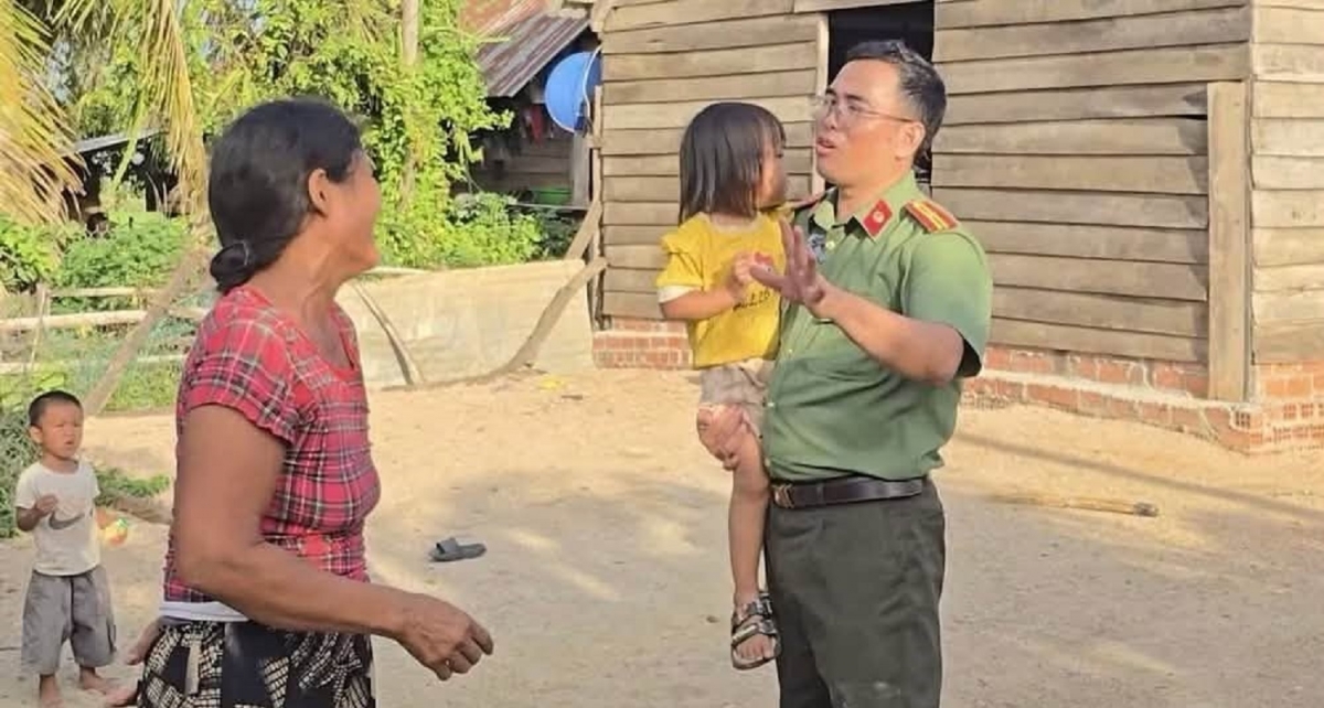  - Mnuih ƀuôn sang mtô Thiếu tá Đạt hriăm klei Jarai.
