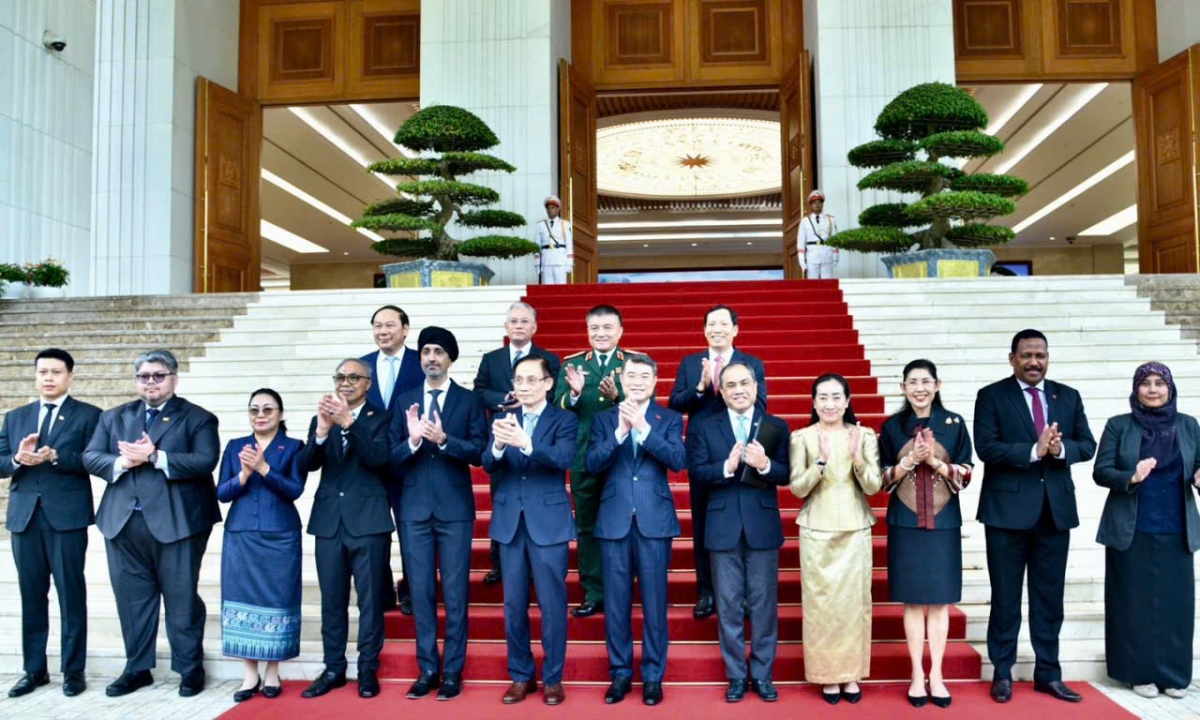 Khua knŭk kna Lê Minh Hưng mă rup bi hdơr hŏng Pô bi ala, Khua anôk bruă bi ala dŭm ala čar ASEAN.