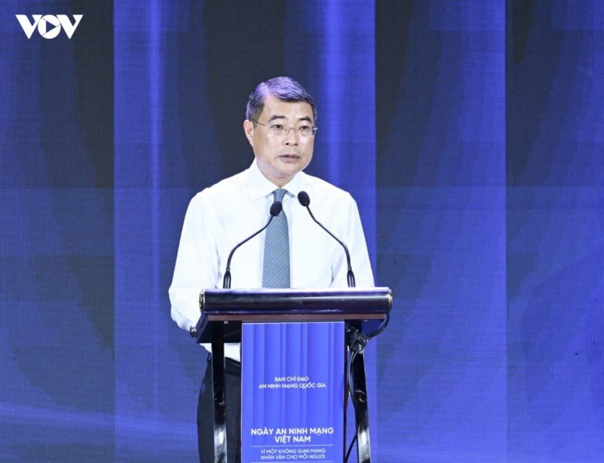 Ồng Lê Minh Hưng - Thủ tướng Chính phủ đơs tàm Dơ̆ tơngkah kir sơnrai Ngai lơngăp lơngai internet Việt Nam