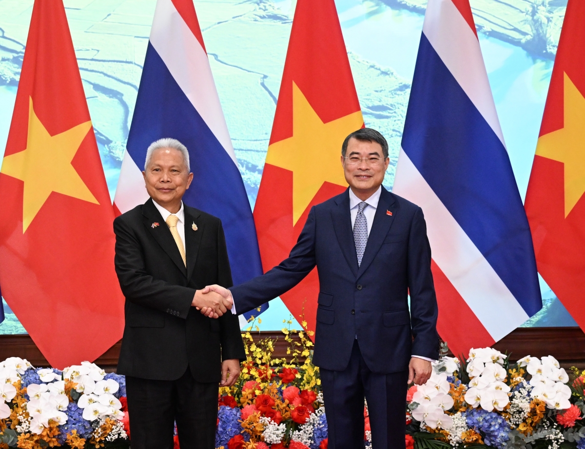 Khua dêh čar ơi Lê Minh Hưng hăng Khua pơ ala mơnuih ƀôn sang dêh čar Thai Lan ơi Sophon Zaram