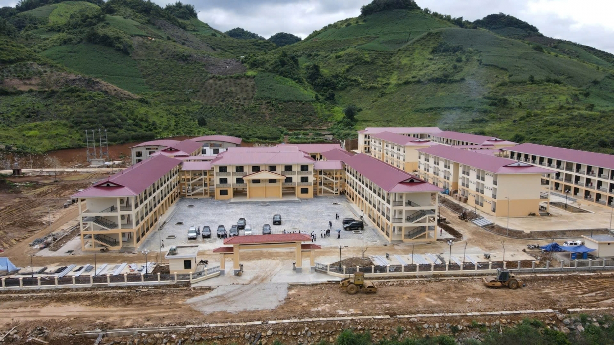 Toàn cảnh Trường phổ thông dân tộc nội trú tiểu học và THCS Yên Sơn, Sơn La. Ảnh: Lê Hạnh