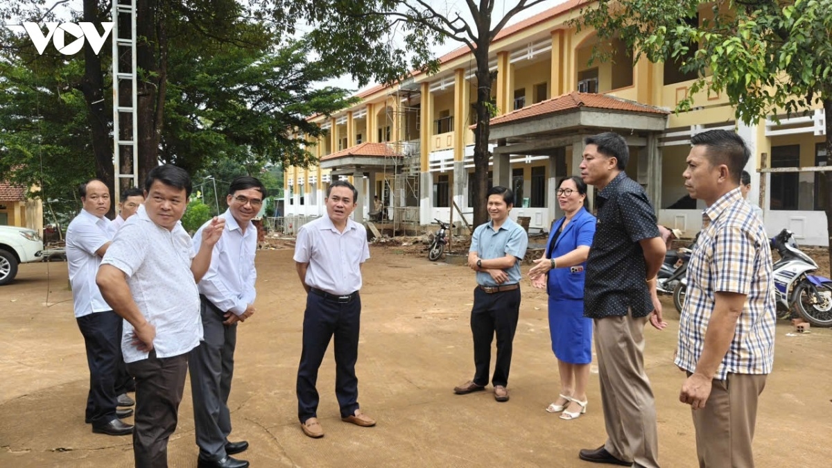 Dom urang jakar mai pasang iek Sang bac Tiểu học Đắk Á