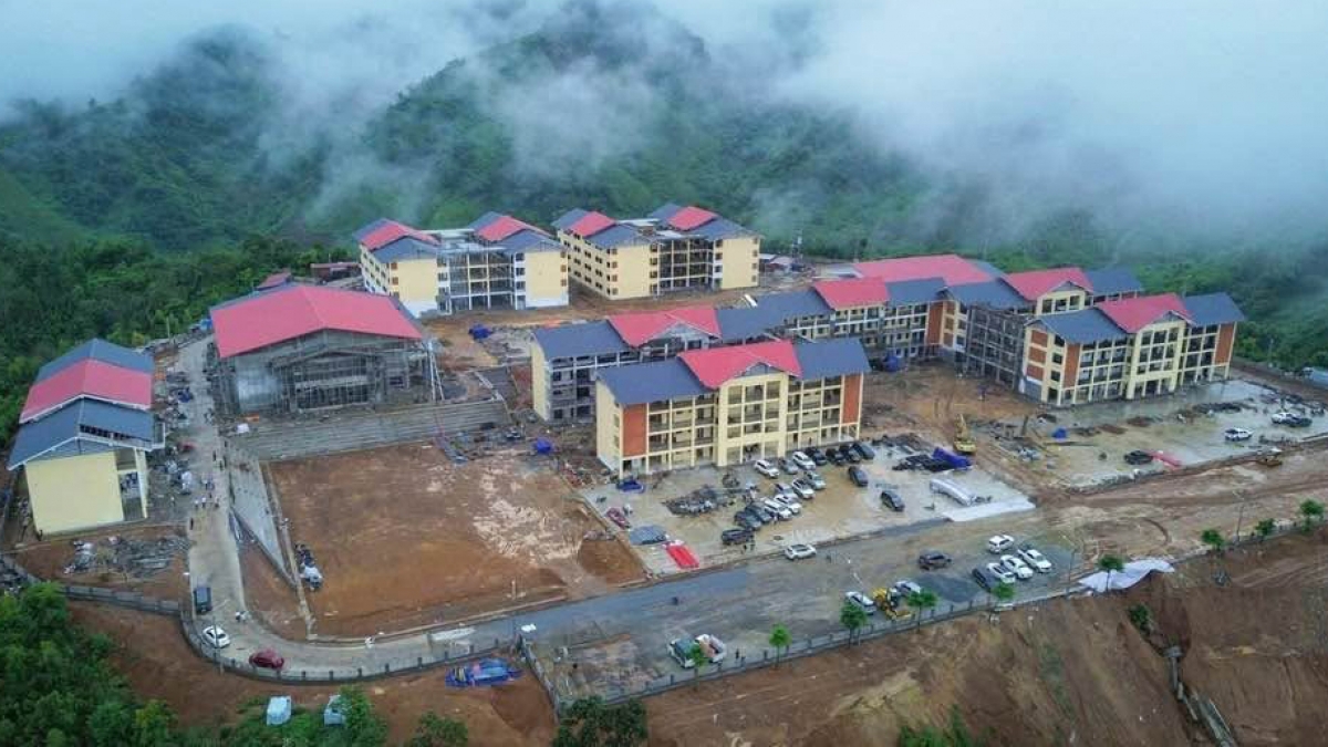 Trường Phổ thông nội trú liên cấp xã A Mú Sung đã hoàn thành khoảng 92% khối lượng. Ảnh: Mạnh Dũng