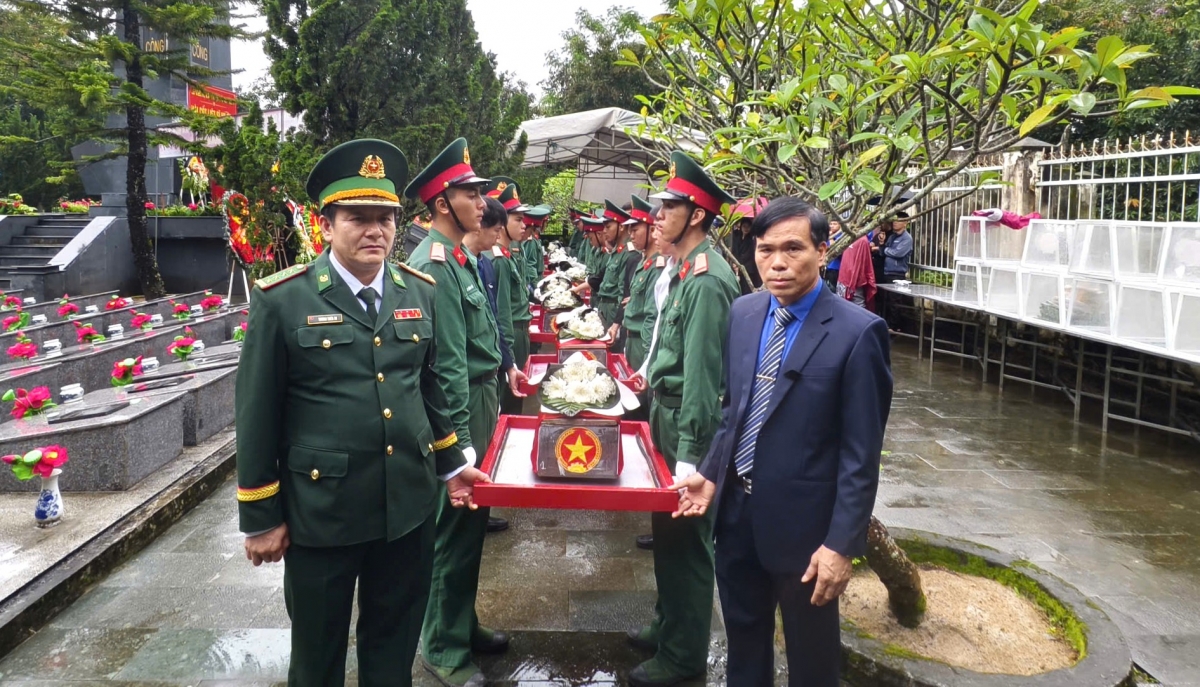 - Bruă Đảng, Êpul gơ̆ng bruă ƀuôn sang, Bruă sang čư̆ êa, dhar bruă mặt trận să Đăk Pek, čar Quảng Ngãi dơr 10 klang phung êngiă asei.
