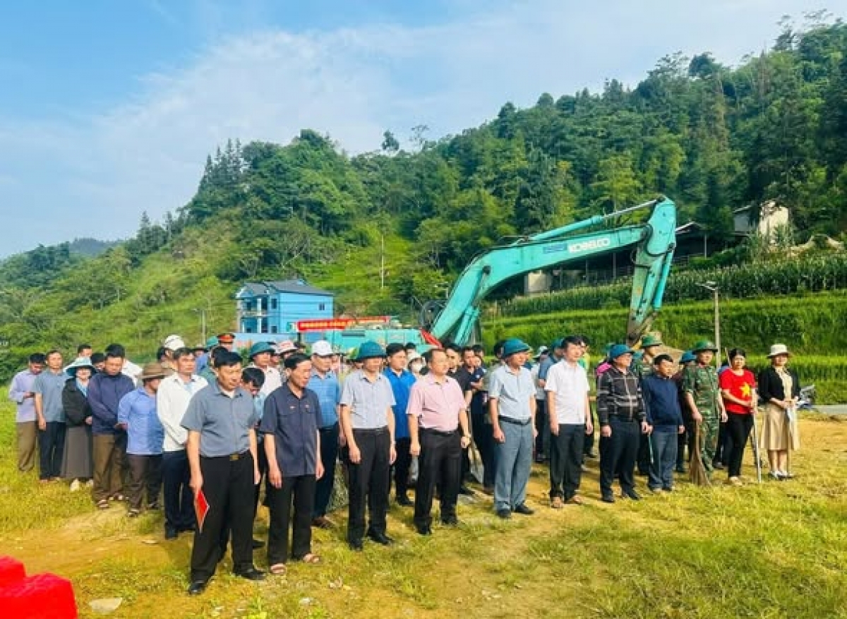 Xã Sín Chéng phát động phong trào thi đua Toàn dân chung tay bảo vệ môi trường,
vì một Việt Nam xanh - sạch - đẹp (ảnh Giàng Dung)
