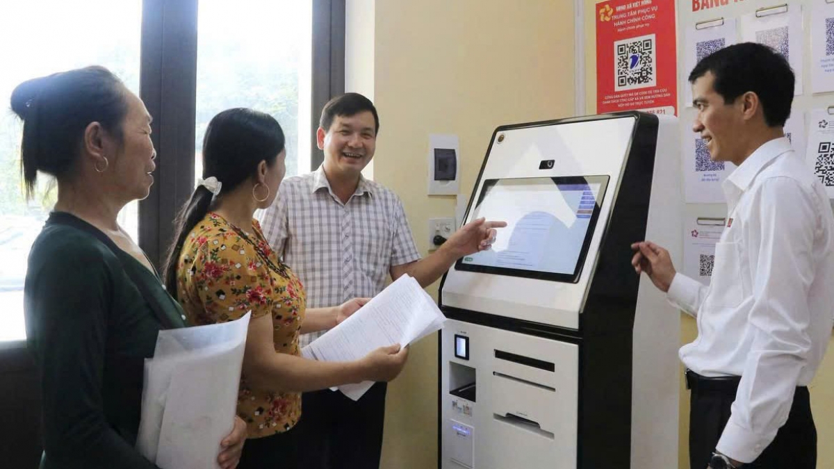 Xã Việt Hồng ứng dụng công nghệ số để phục vụ nhân dân được tốt hơn. Ảnh:  Đinh Tuấn/VOV Tây Bắc