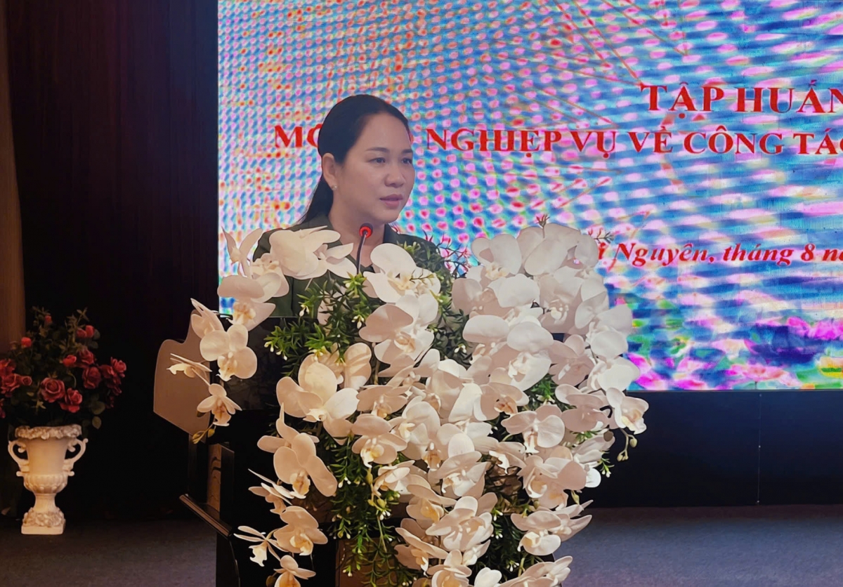 Thứ trưởng Bộ Dân tộc và Tôn giáo Nông Thị Hà phát biểu khai mạc Lớp tập huấn