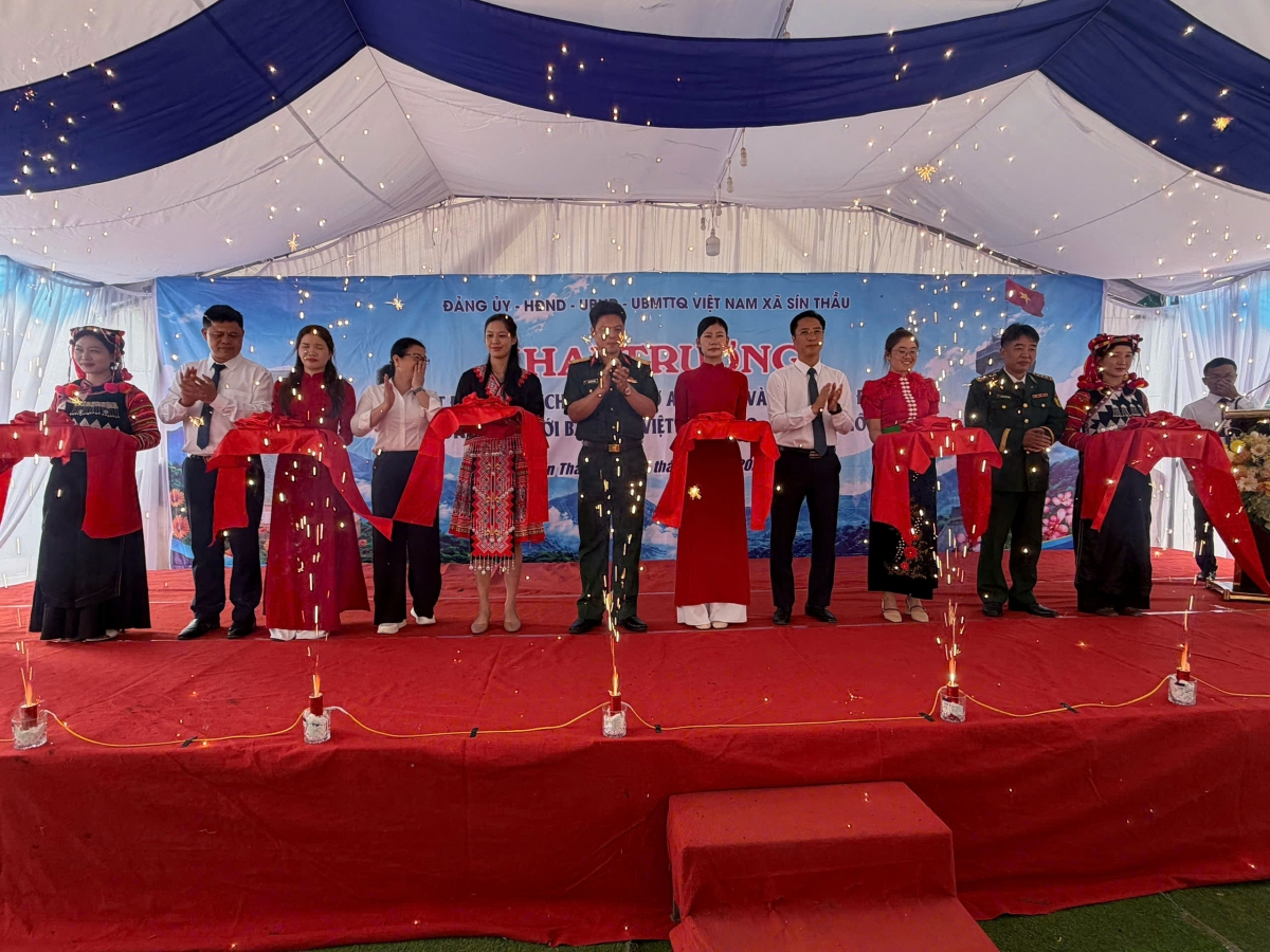 Việc đưa Cột cờ A Pa Chải và Mốc giao điểm đường biên giới ba nước vào phục vụ tham quan, trải nghiệm được kỳ vọng tạo thêm động lực phát triển kinh tế - xã hội tại địa phương. Ảnh: Vũ Lợi