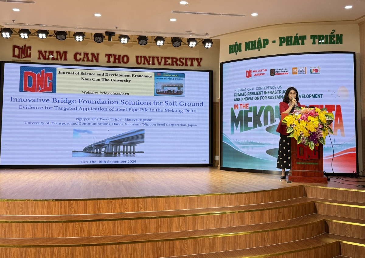 Đại biểu tham luận tại Hội thảo