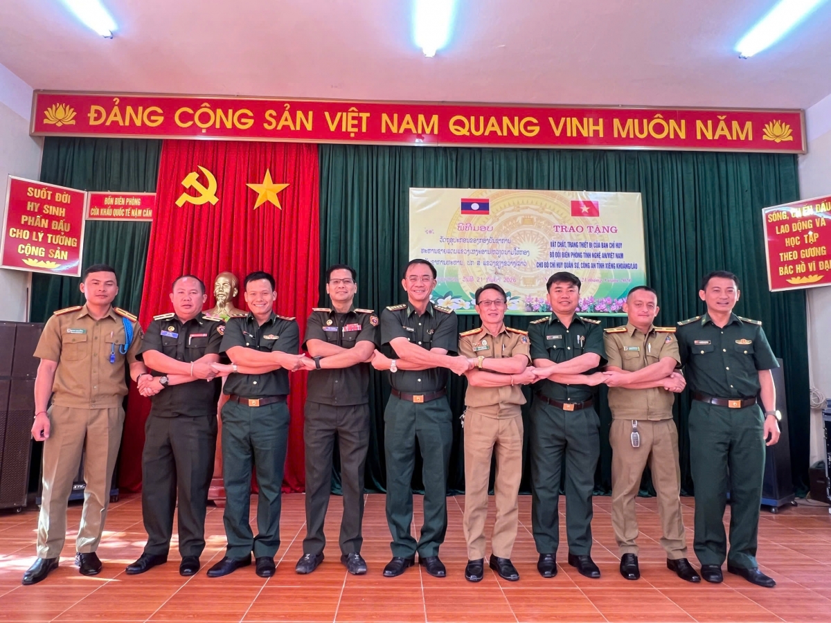 Các đại biểu chụp ảnh kỷ niệm - Ảnh: Hải Thượng 