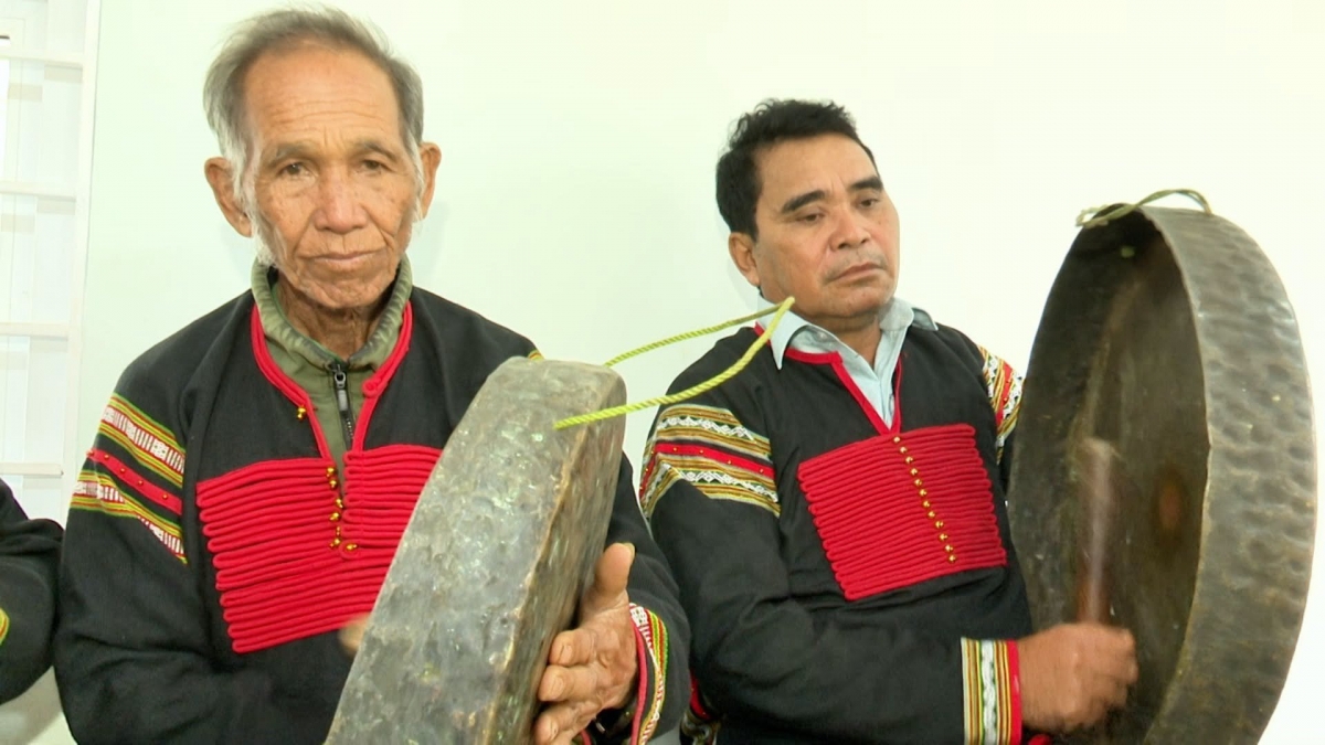 Mâu vâi ngê̆ nhân cheăm Dang Kang, kong pơlê Dak Lak tôu mơđah chêng koăng a mơdĭng rơkâu xối kơno têa
