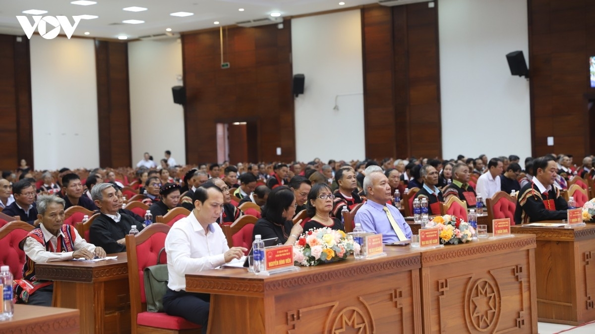 Hơn 220 đại biểu đại diện cho 1.069 già làng, trưởng thôn, buôn, người có uy tín trong toàn tỉnh Đắk Lắk tham dự hội nghị.