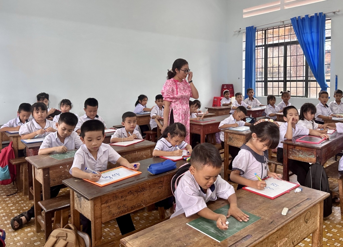 Sau sắp xếp các trường quản trị một mạng lưới rộng hơn, với nhiều phân hiệu, điểm trường, trong khi nhân lực, cơ sở vật chất và điều kiện tổ chức dạy học chưa đồng đều. (Ảnh: Hương Lý)