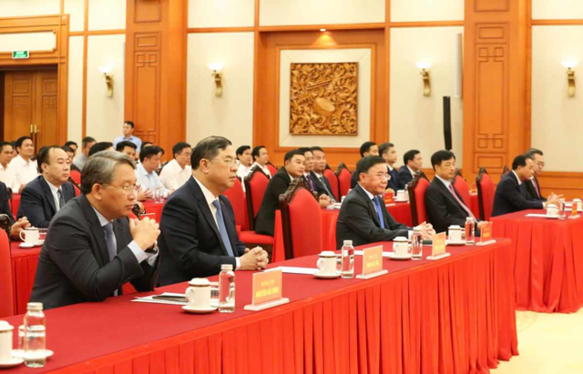Đồng chí Thường trực Ban Bí thư Trần Cẩm Tú và các đại biểu dự Hội nghị.