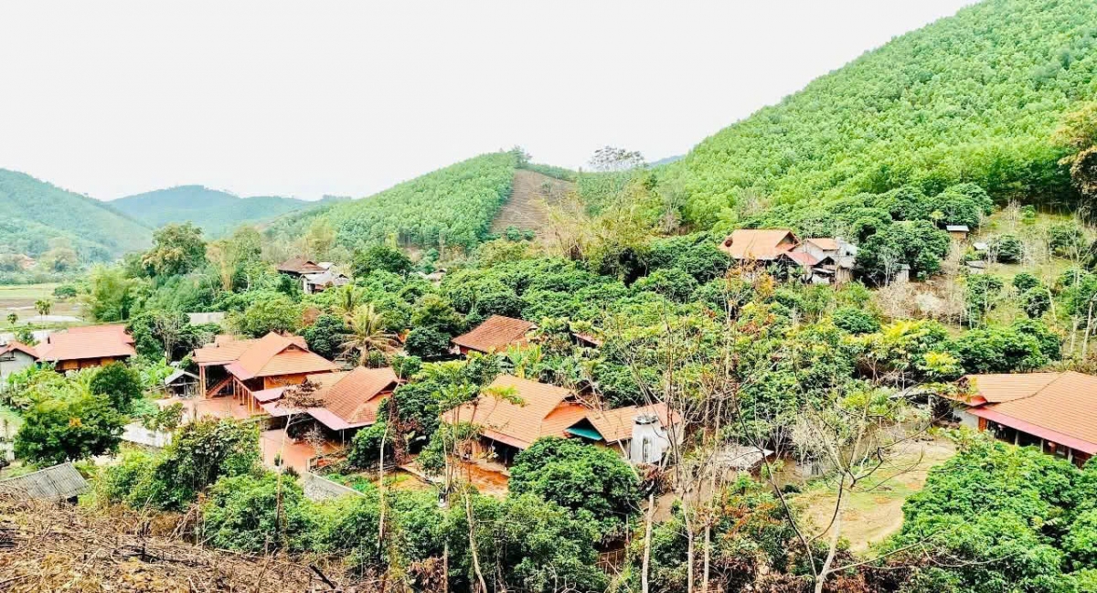 Một góc bản Khuân Bang (Ảnh: Công Luận, Hoàng Tú)