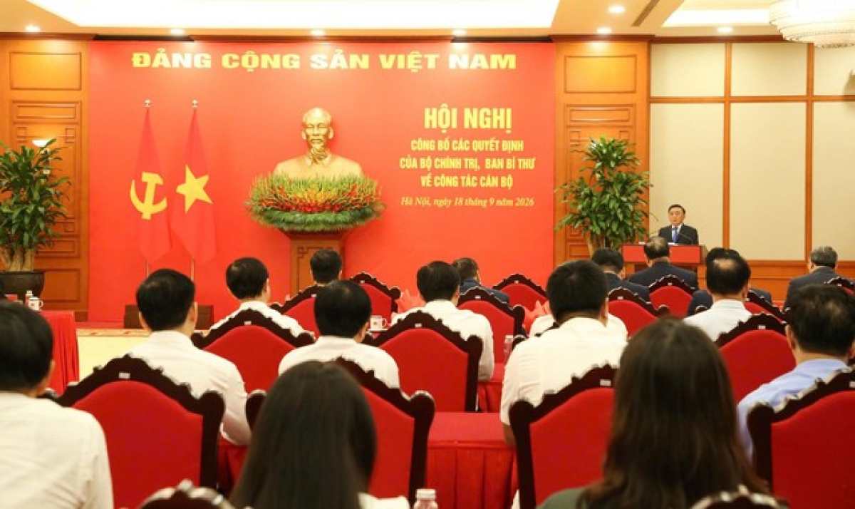 Quang cảnh Hội nghị công bố các quyết định của Bộ Chính trị, Ban Bí thư về công tác cán bộ.