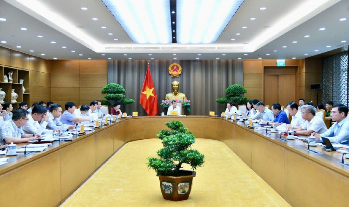 Thủ tướng Lê Minh Hưng pơgơ̆r jơ bơ̆jang hăm Anih tơm vei lăng jang pơgang