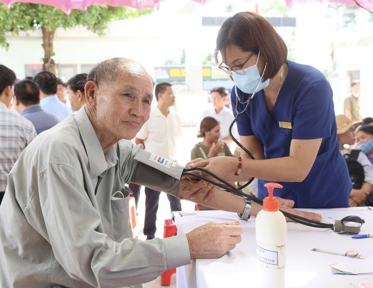 
Minh 'nu bơngai 'lŏ sơnăm đei asong khăm hơdrol