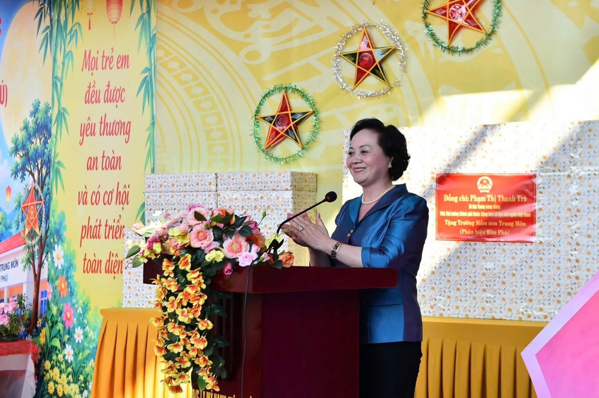 Kơ-iăng khua dêh čar yă Phạm Thị Thanh Trà ƀơi sang hră čơđai mua Trung Môn