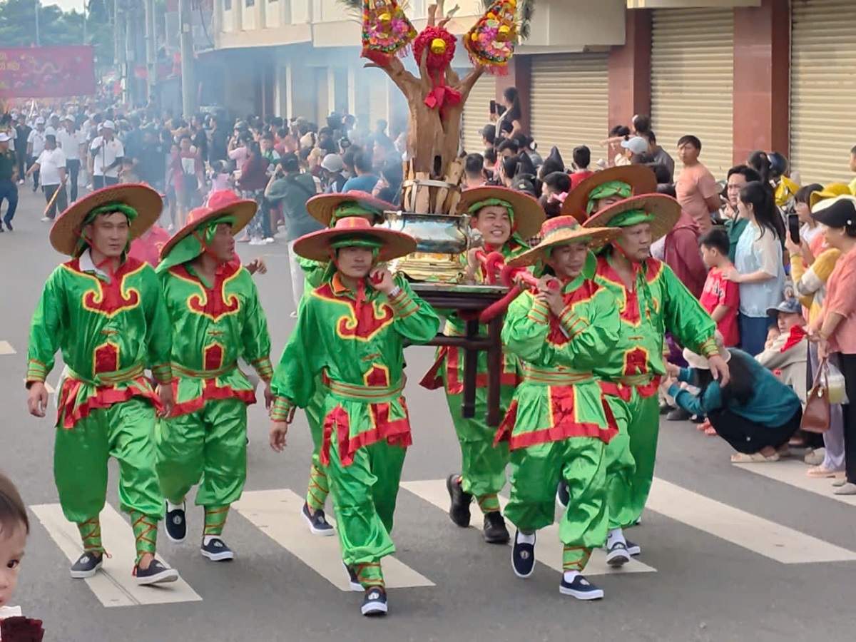 Lễ hội Trung nguyên Kiến tiêu Nghinh ông Quan Thánh Đế quân là lễ hội truyền thống lâu đời của cộng đồng dân tộc Hoa tại Phan Thiết. (Ảnh: Đoàn Sĩ)