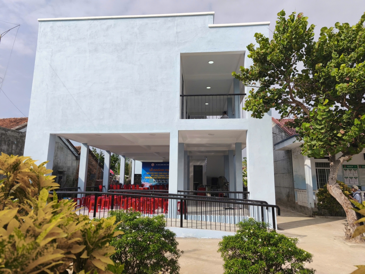 Nhà sinh hoạt cộng đồng kết hợp phòng tránh lũ tại thôn Ân Niên, phường Tuy Hòa, tỉnh Đắk Lắk. (Ảnh: Nam Trang)