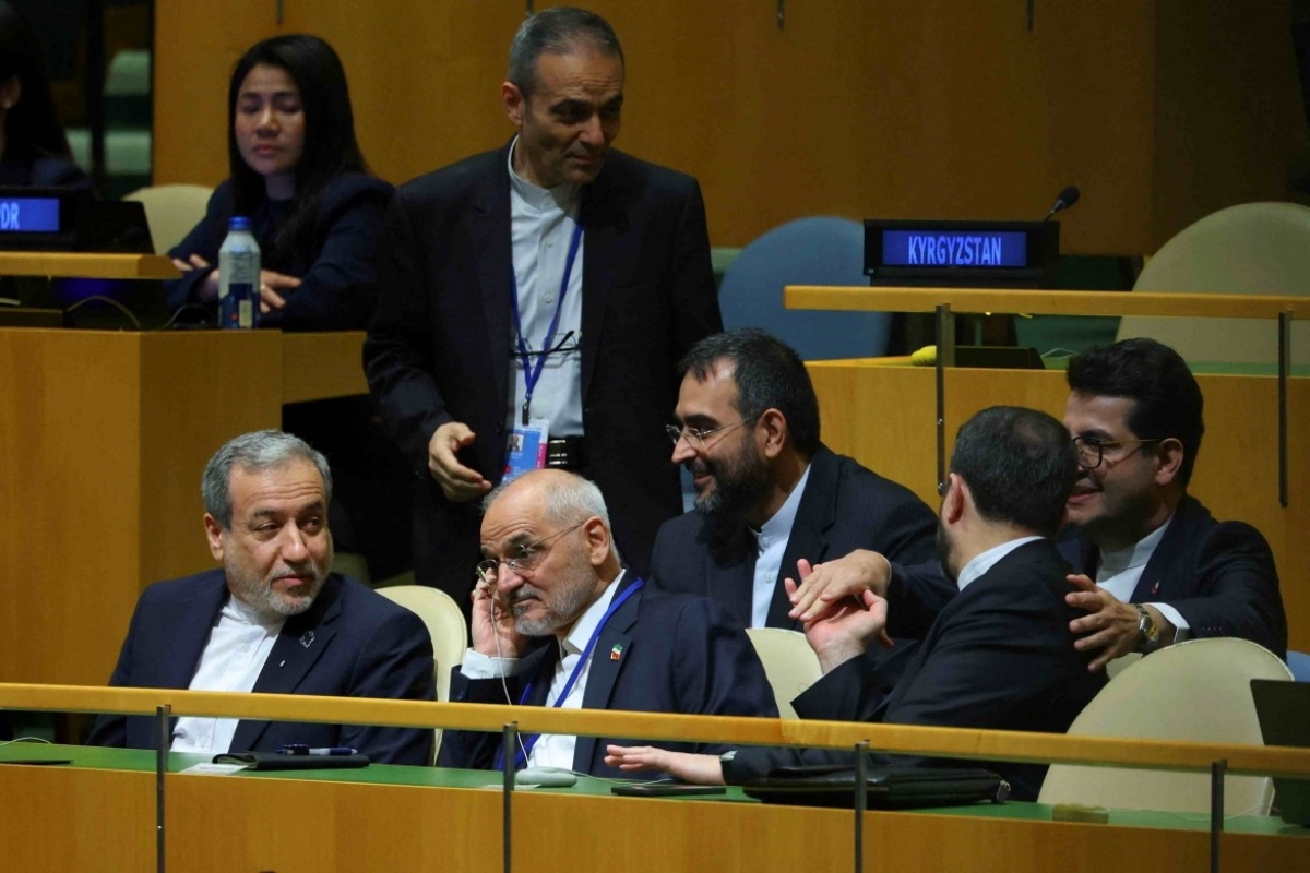 Ngoại trưởng Iran Abbas Araghchi (ngồi đầu, bên trái) tại khóa họp lần thứ 81 Đại hội đồng Liên Hợp Quốc ở New York, Mỹ (Ảnh: Reuters)
