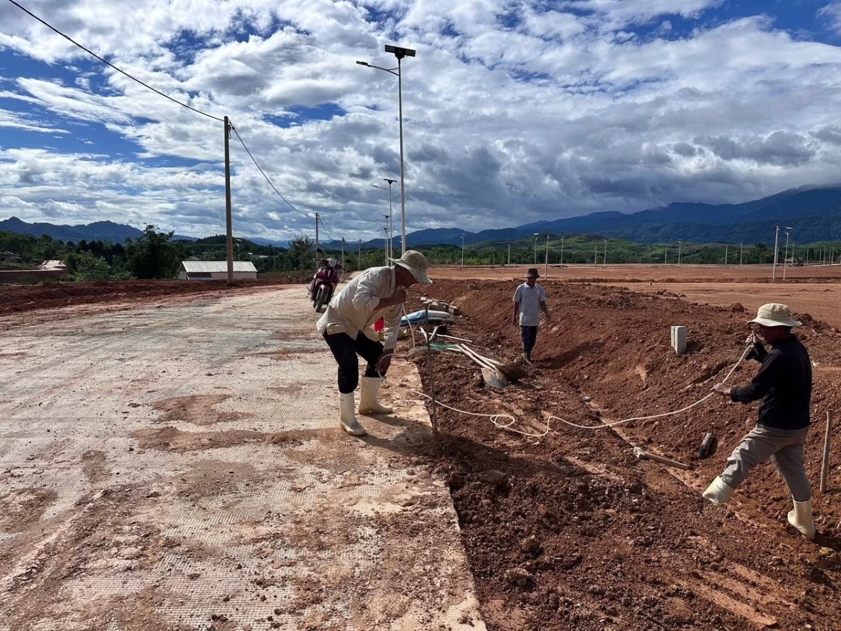 Hiện nhà thầu thi công đang hoàn thiện những hạng mục cuối cùng để hoàn thành dự án. Ảnh: Hải Lan