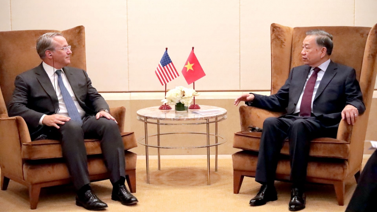  - Tổng Bí thư, Kruanh dak Tô Lâm wơt wa Troy Rohrbaugh, Nkre ƀư kruanh Ngân hàng JPMorgan Chase.
