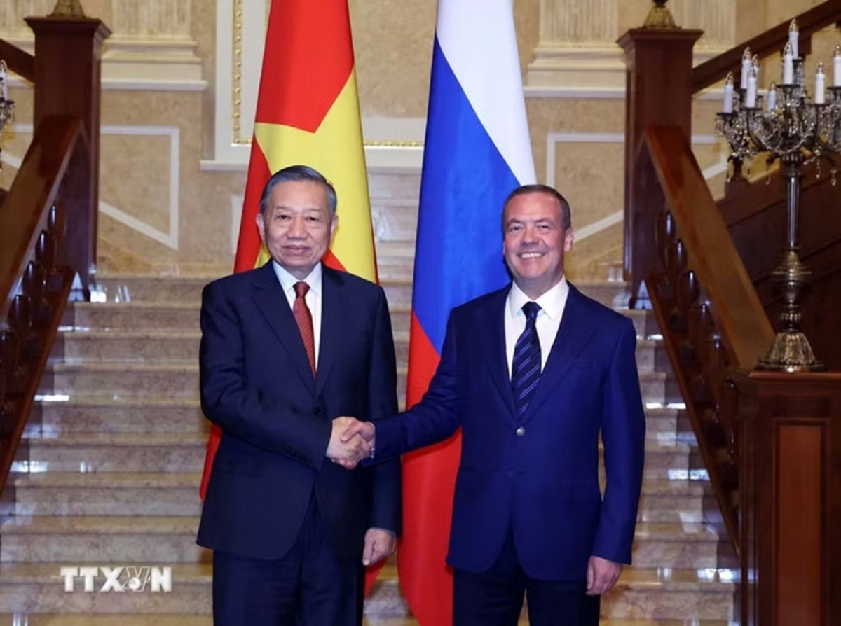 Pôa Tô Lâm, Kăn xiâm pơkuâ hnê ngăn cheăng Đảng, Kăn xiâm hnê ngăn tơnêi têa prế pôa Dmitry Medvedev, Kăn xiâm hnê ngăn Đảng, Phŏ kăn hnê ngăn Hô̆i đong Gâk kring kong têa Rusi