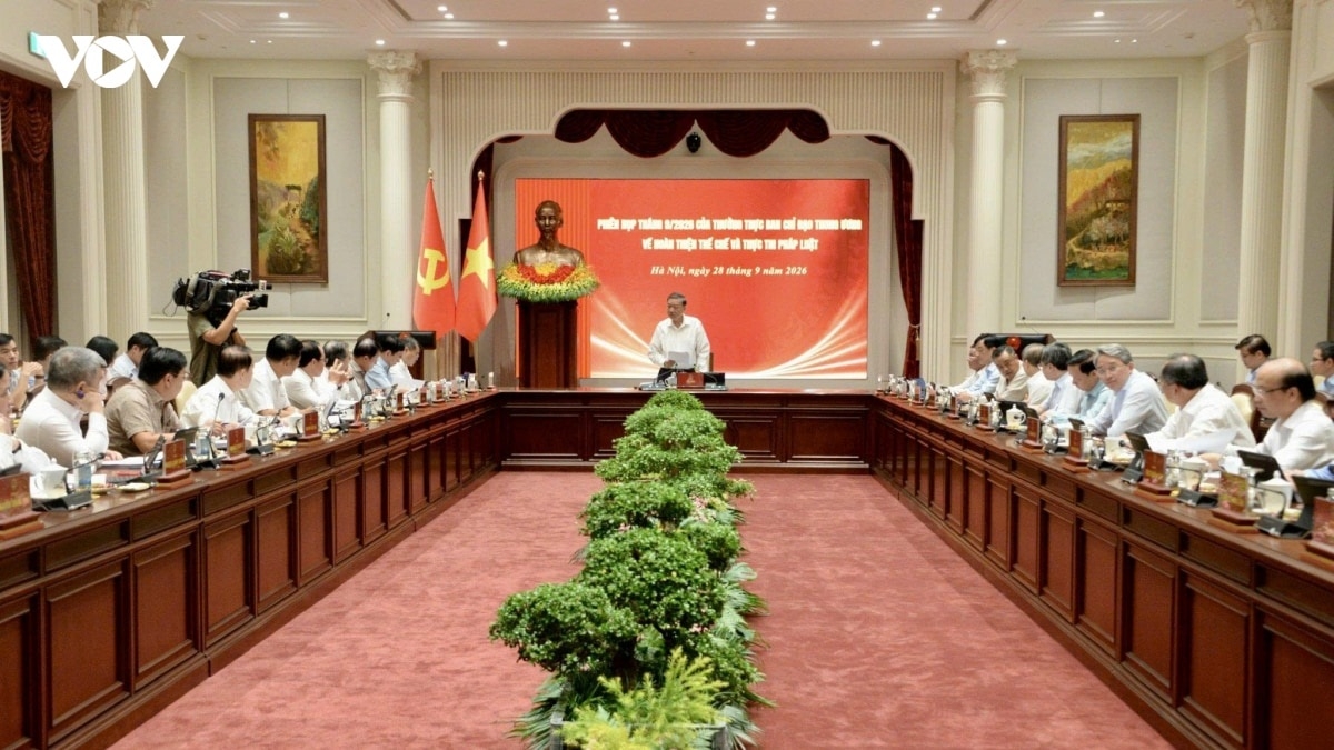 
Tổng bí thư - Kơdră chĕp pơgơ̆r Teh đak Tô Lâm pơm tơm hop akŏm.