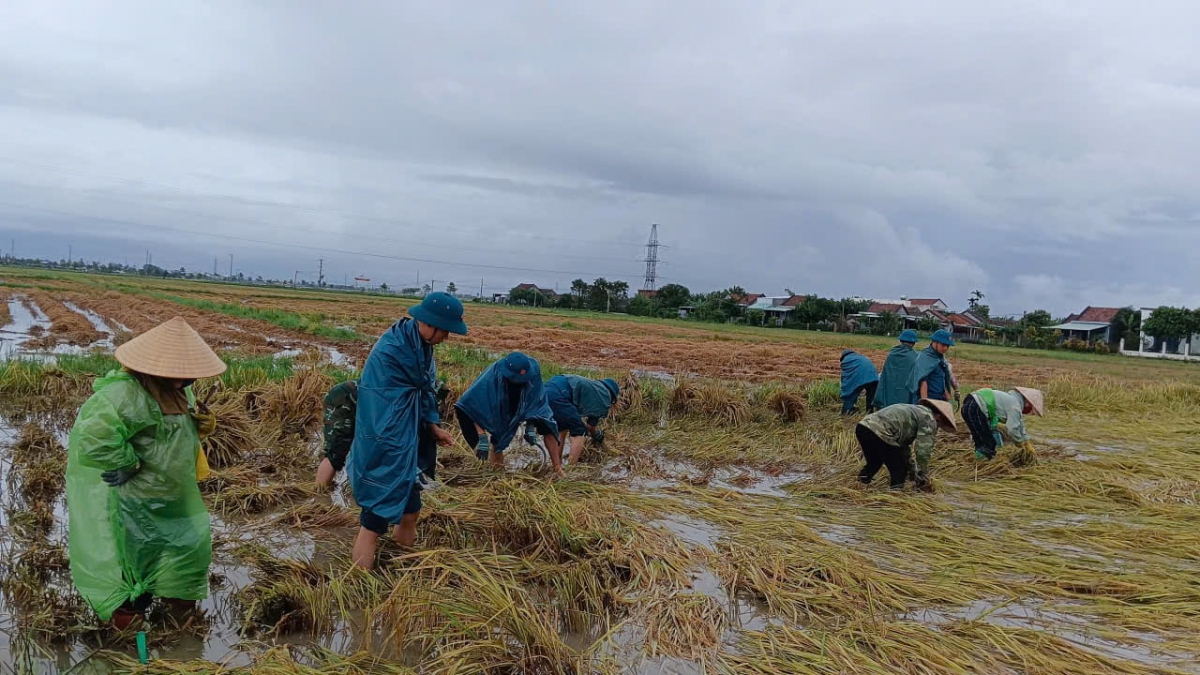 Mpôl kan dơi kan kơl nuĭh ƀon lan Hòa Thịnh rôk rek bum ba.