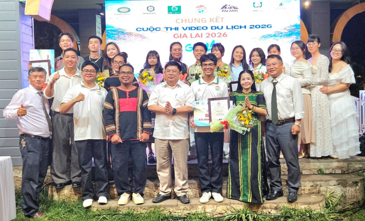 KOL Rơ Châm Blinh (xâp ếo hdrông kuăn ngo khêi) troh lâp lu khôi túa lĕm tro Jarai ƀă tơdroăng pêi rơkê ngê̆ thuât.