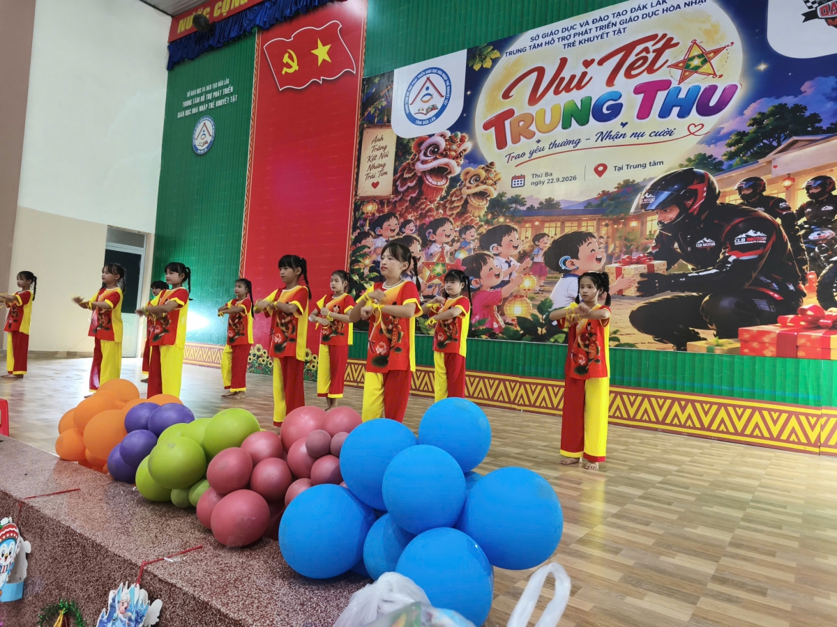 Ăp kon se rhơn n’or tâm nau njroh mprơ, rhơn săk nơm tâm măng Trung thu.