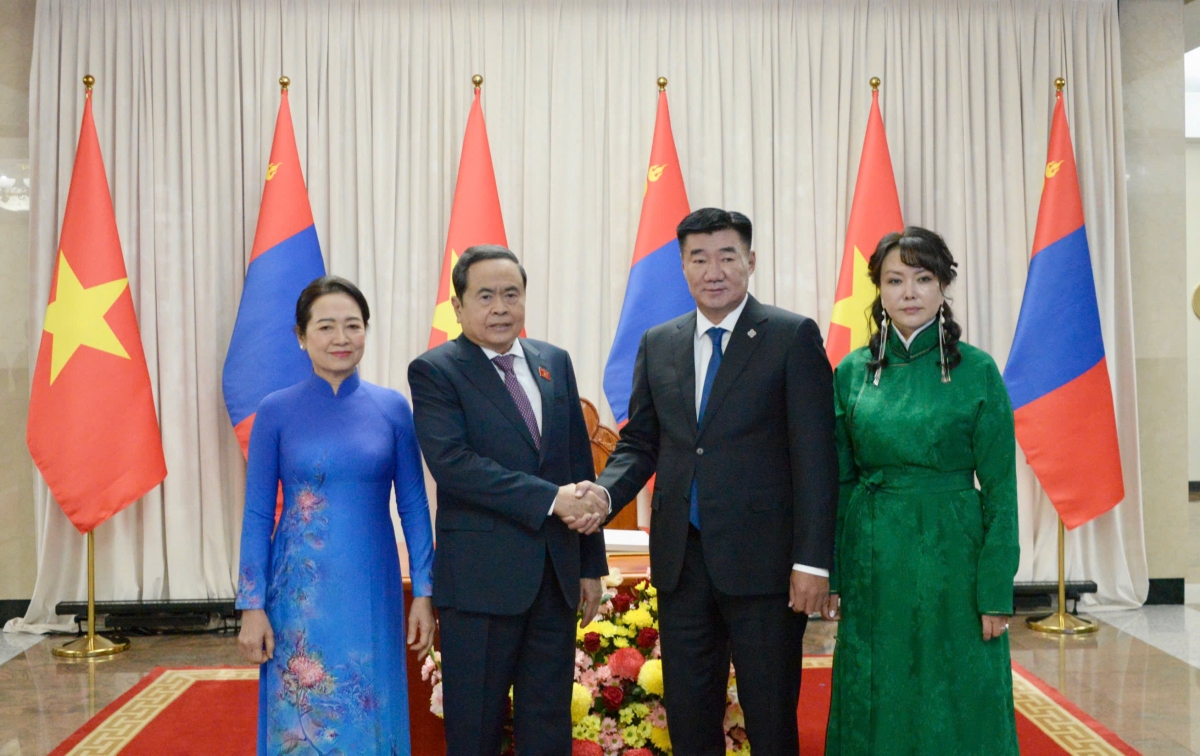 Khua pơ ala mơnuih ƀôn sang dêh čar Mông Cổ hăng ơi Trần Thanh Mẫn khua pơ ala mơnuih ƀôn sang dêh čar ta hăng bơnai ñu