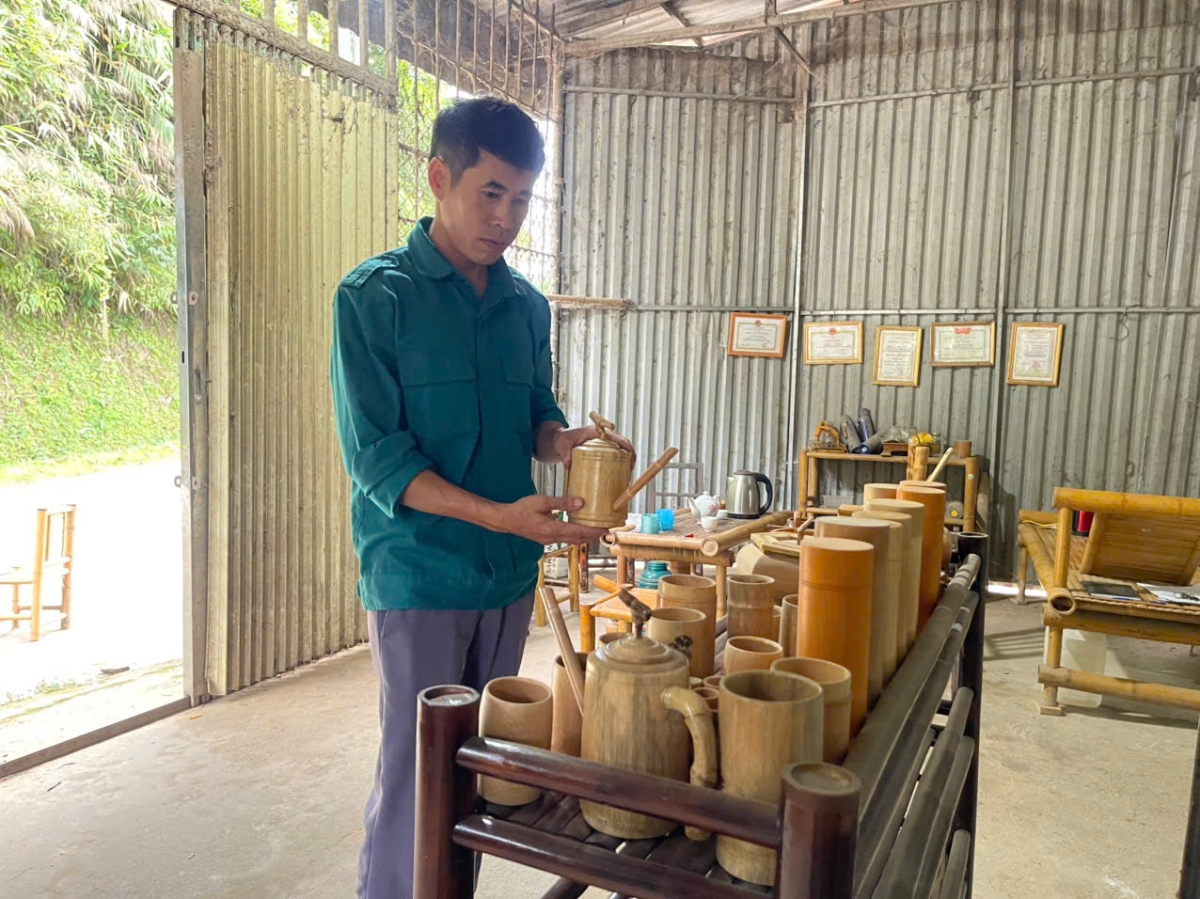 Các sản phẩm do tự tay anh Cương chế tạo (Ảnh: Công Luận)