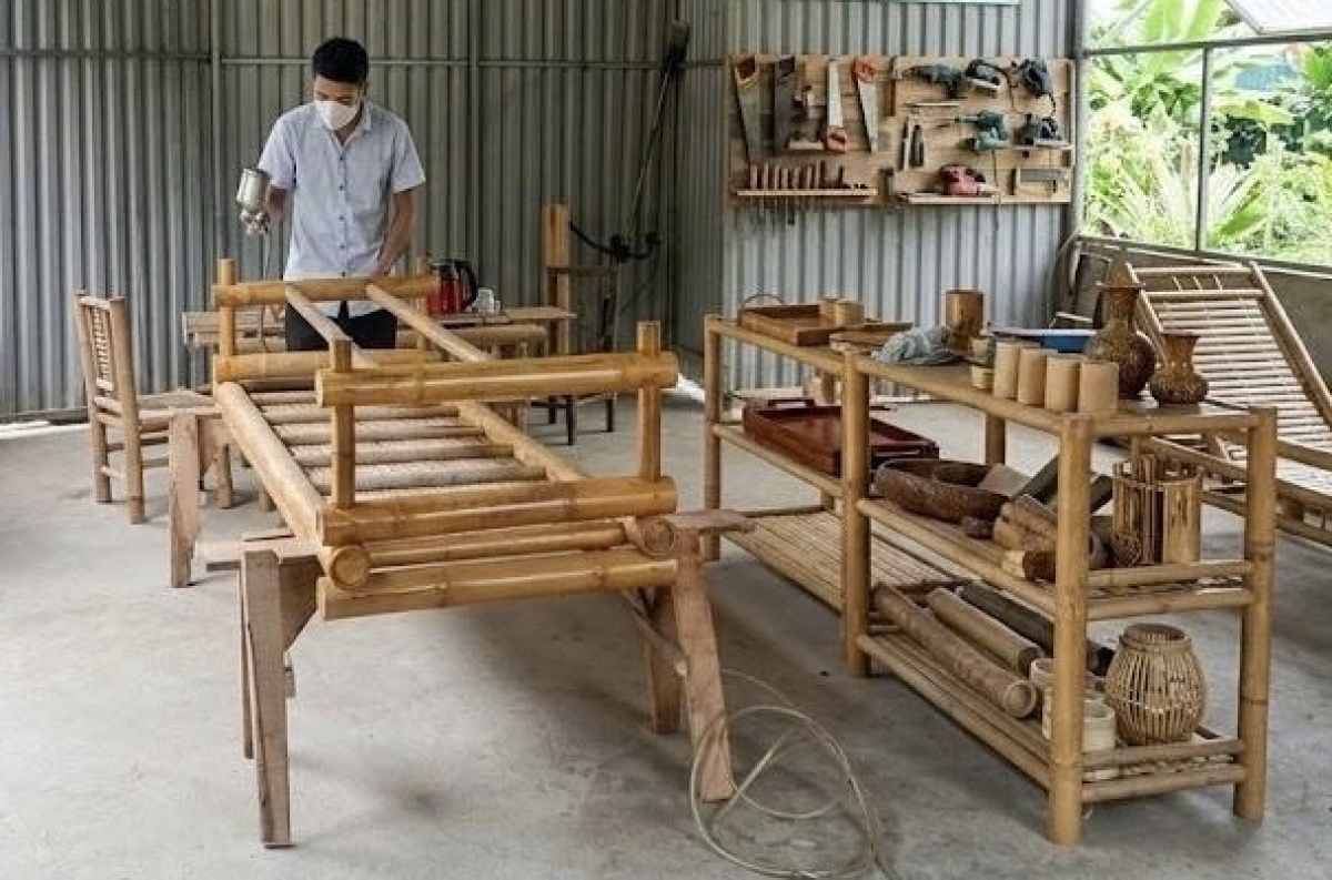 Đồ thủ công từ tre trúc kỳ vọng sẽ tạo thêm công ăn việc làm, tăng thu nhập cho bà con Bản Xả. (Ảnh: Công Luận)
