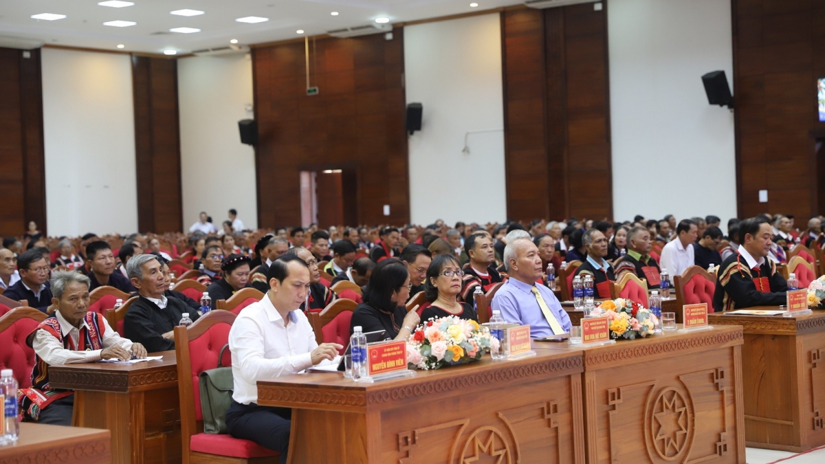 220 čô tha plơi, khua plơi, mơnuih ană plơi kơnang hrŏm hăng 11 grup hơmâo pơpŭ bơni