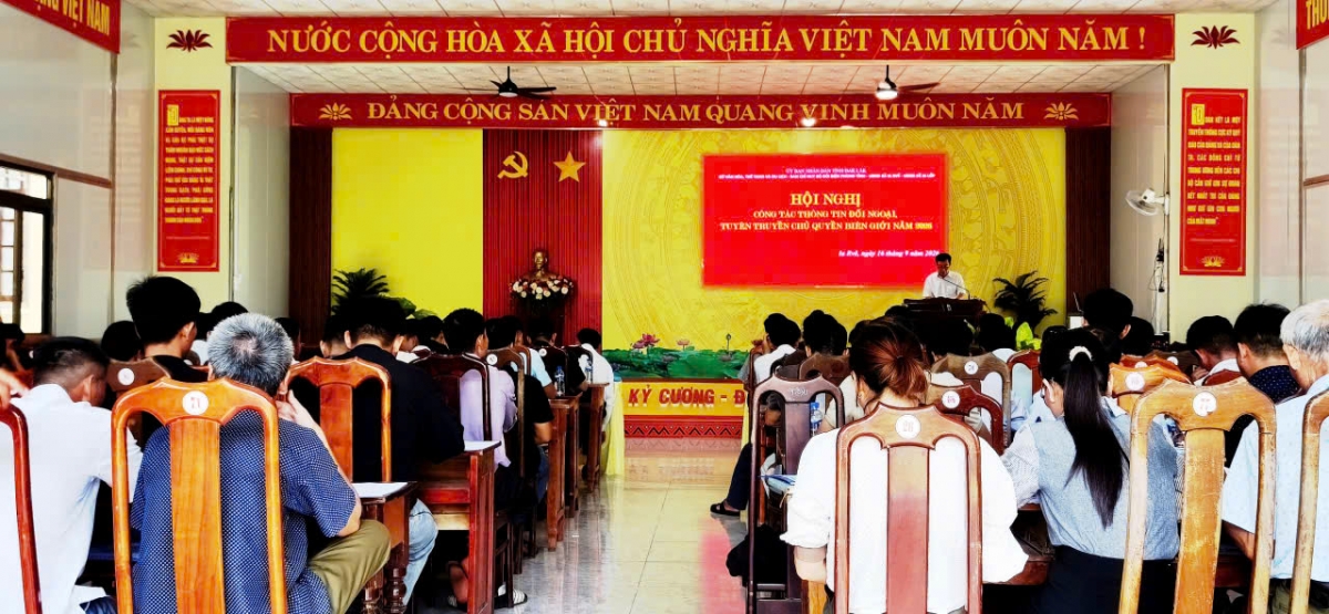 Tâi tâng hneăng hôp tơkŭm po a cheăm tơkăng kong Ia Rvê