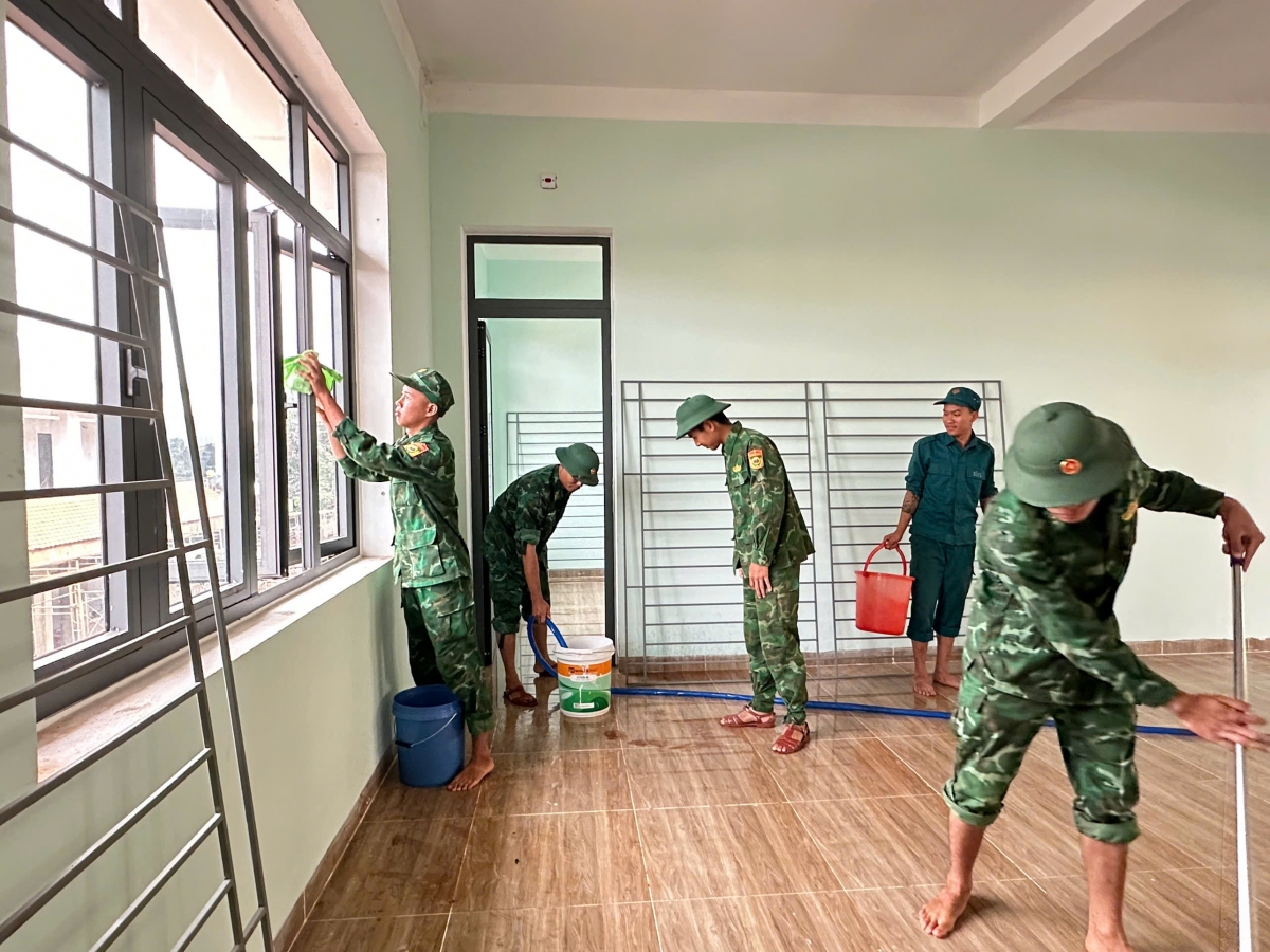 BĐBP Gia Lai tiếp tục các hoạt động giúp trường liên cấp chuẩn bị tốt nhất đón năm học mới. Ảnh: BĐBP Gia Lai.