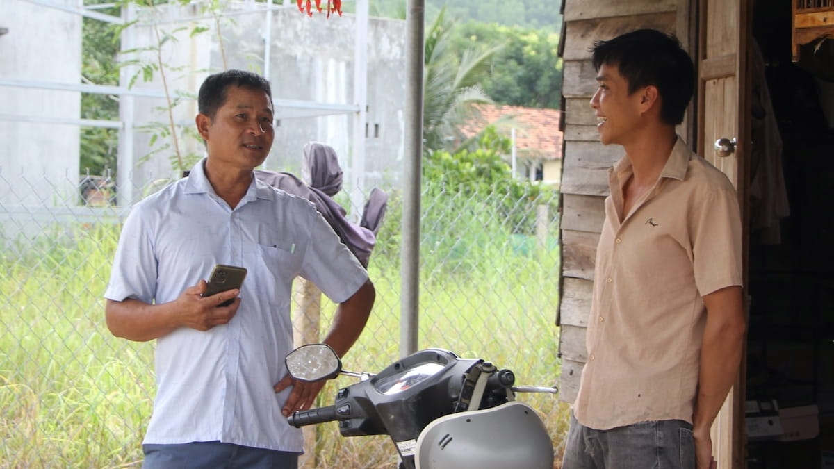 Uă ngan Bí thư Chi bộ mờ lam bồ thôn tơnơ̆ tŭ tơmŭt bal ndrờm là cau kơnòm să