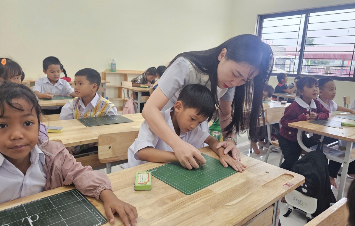 Kô Hoàng Thị Hằng pơtho ăn hŏk tro chih chư
