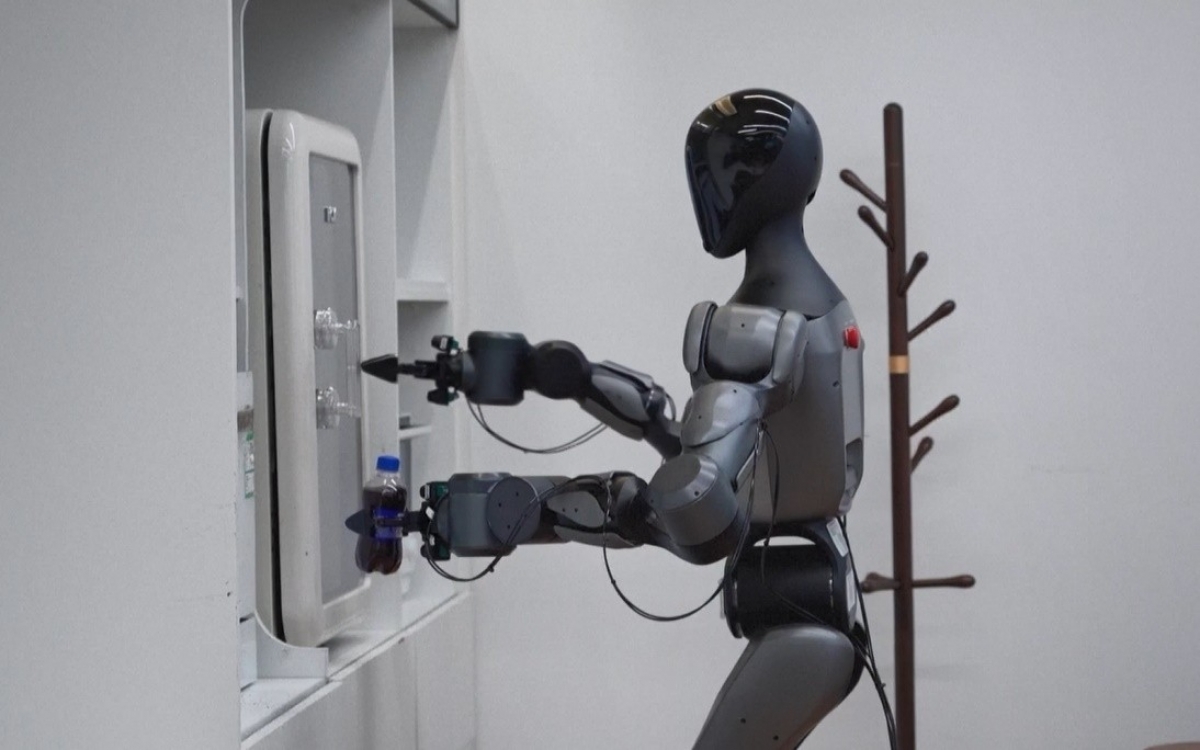 Robot hình người của Trung Quốc. Ảnh: Reuters.