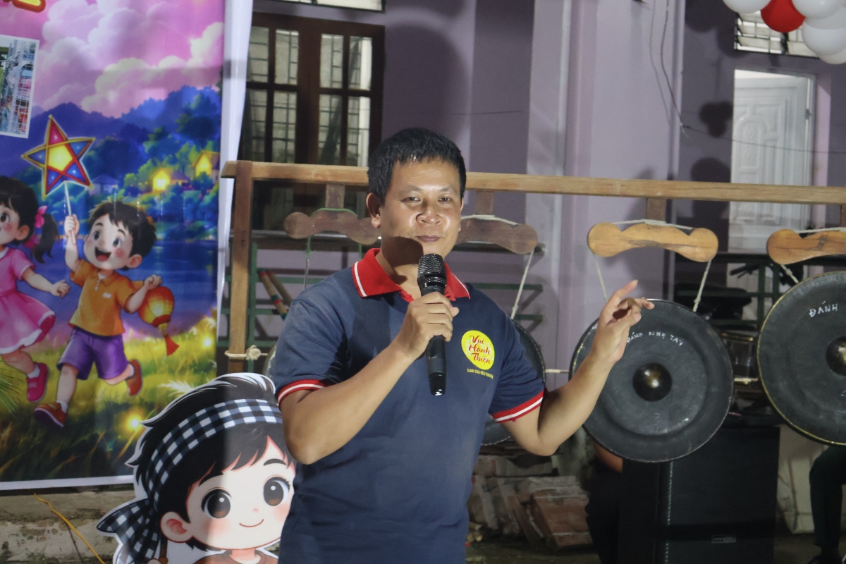 Anh Tô Tuấn Anh cùng nhóm Vui Hành Thiện đã thực hiện rất nhiều chuyến đi từ thiện đến các vùng sâu vùng xa, vùng biên giới của Tổ quốc (Ảnh: BTC)