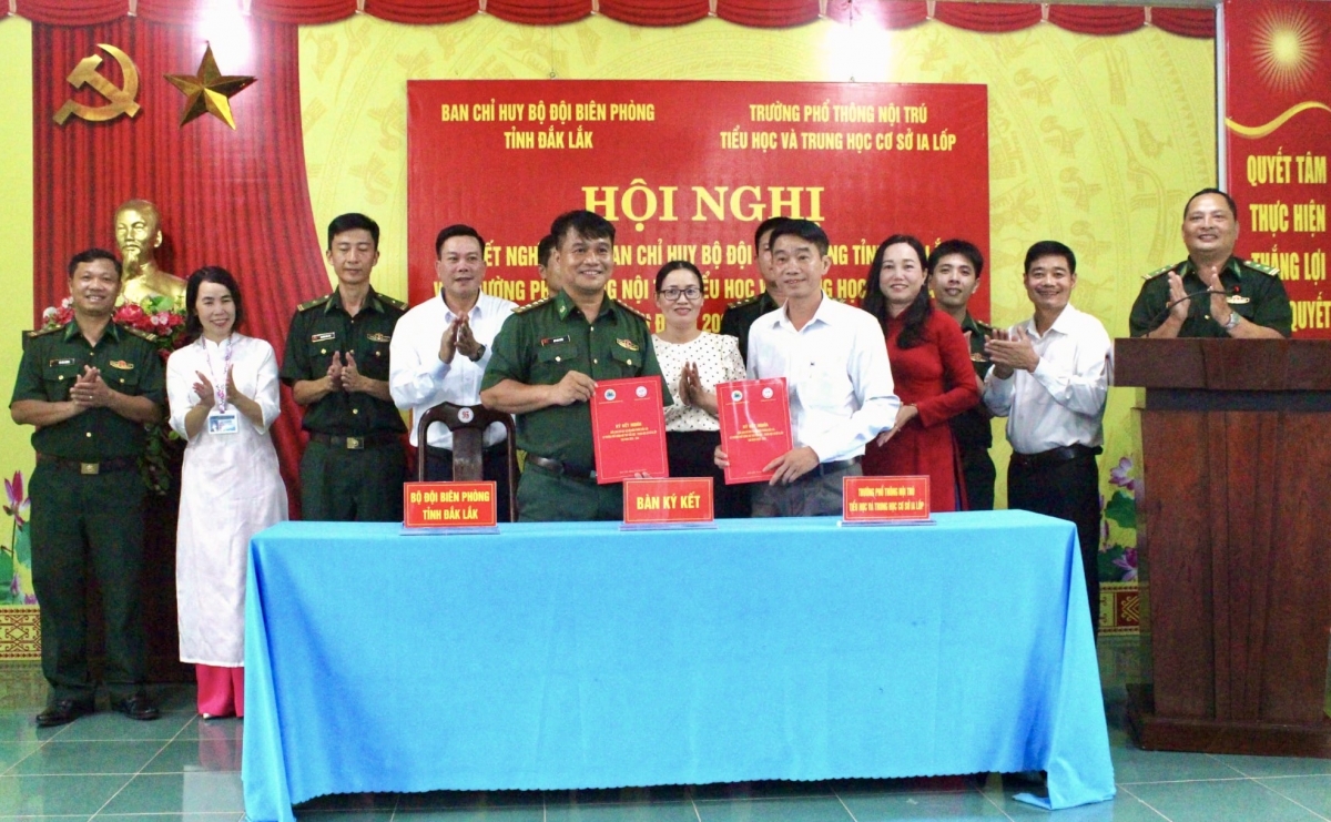 
Hơnih Ƀô̆ đô̆i vei lăng sơlam teh đak dêh char Đắk Lắk hăm Hnam trương teh đak rong ‘me Jăl mĭnh păng Jăl ƀar Ia Lôp pơgơ̆r kĭ pơkăp pơm ‘nhŏng oh