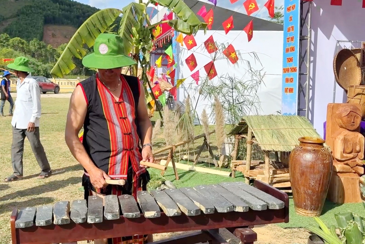 
Tôn chĭng tơmo tơ̆ năr lêh